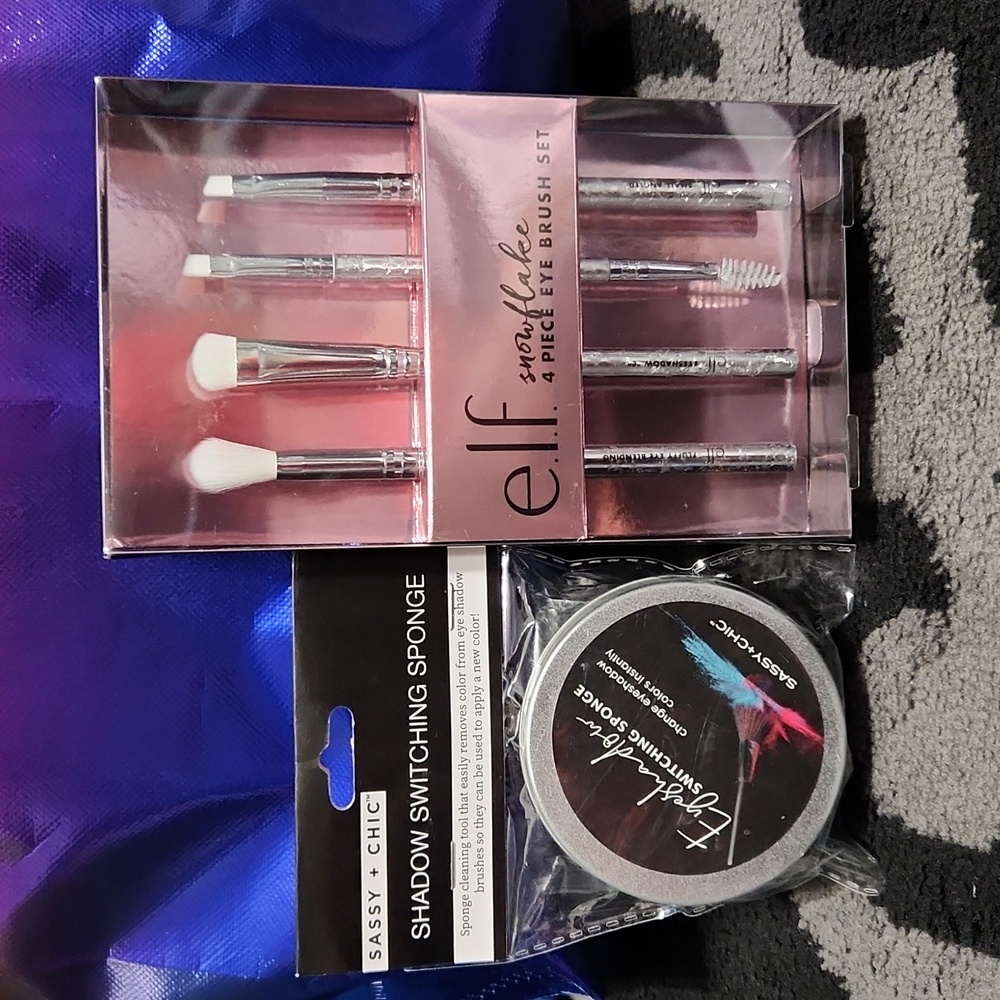 E.L.F. Snowflake 4 Piece Eye Brush Set and Eyeshadow Switching Sponge